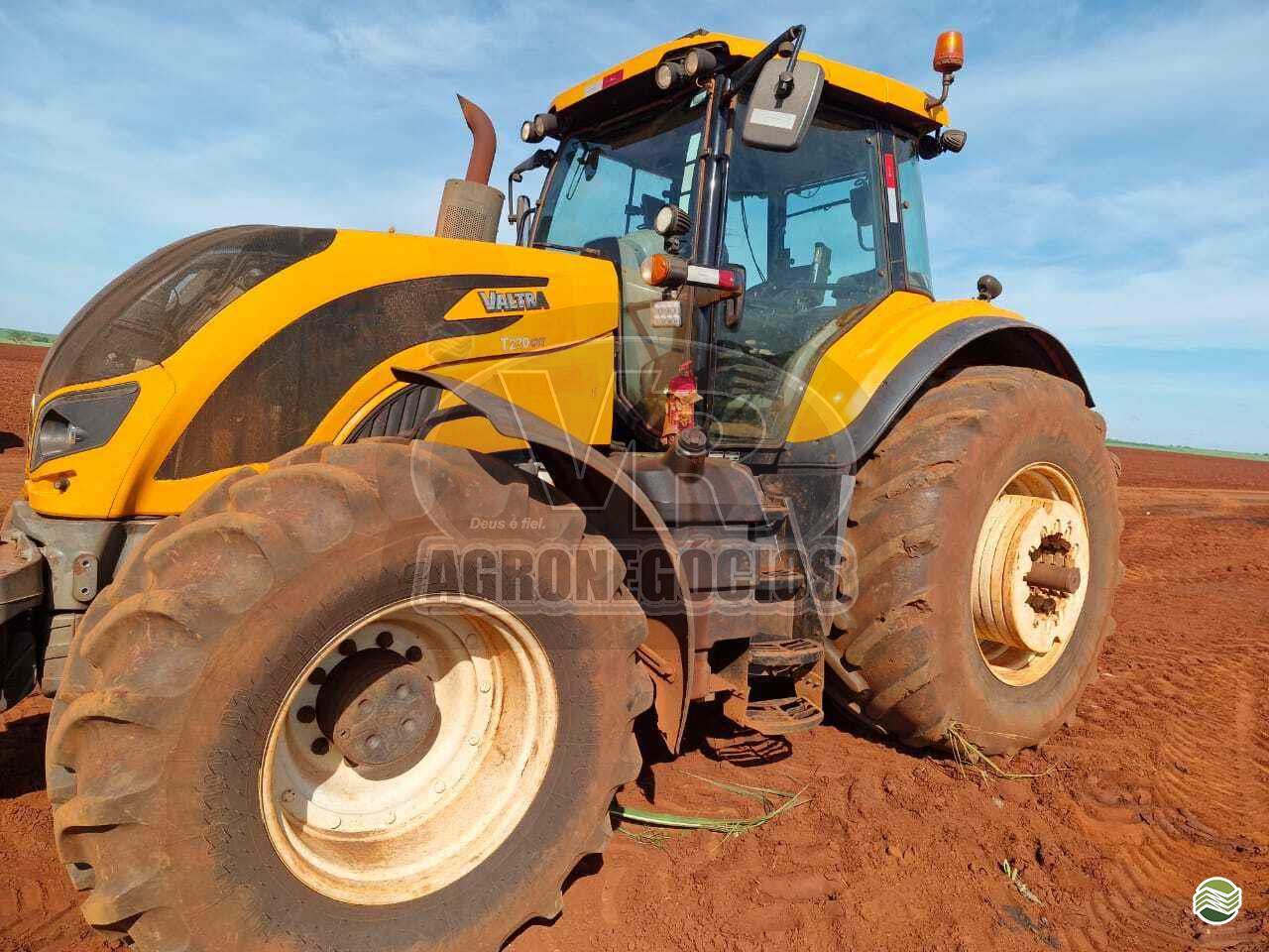 TRATOR VALTRA VALTRA T 230 CVT Tração 4x4 VR Agronegócios ARAXA MINAS GERAIS MG